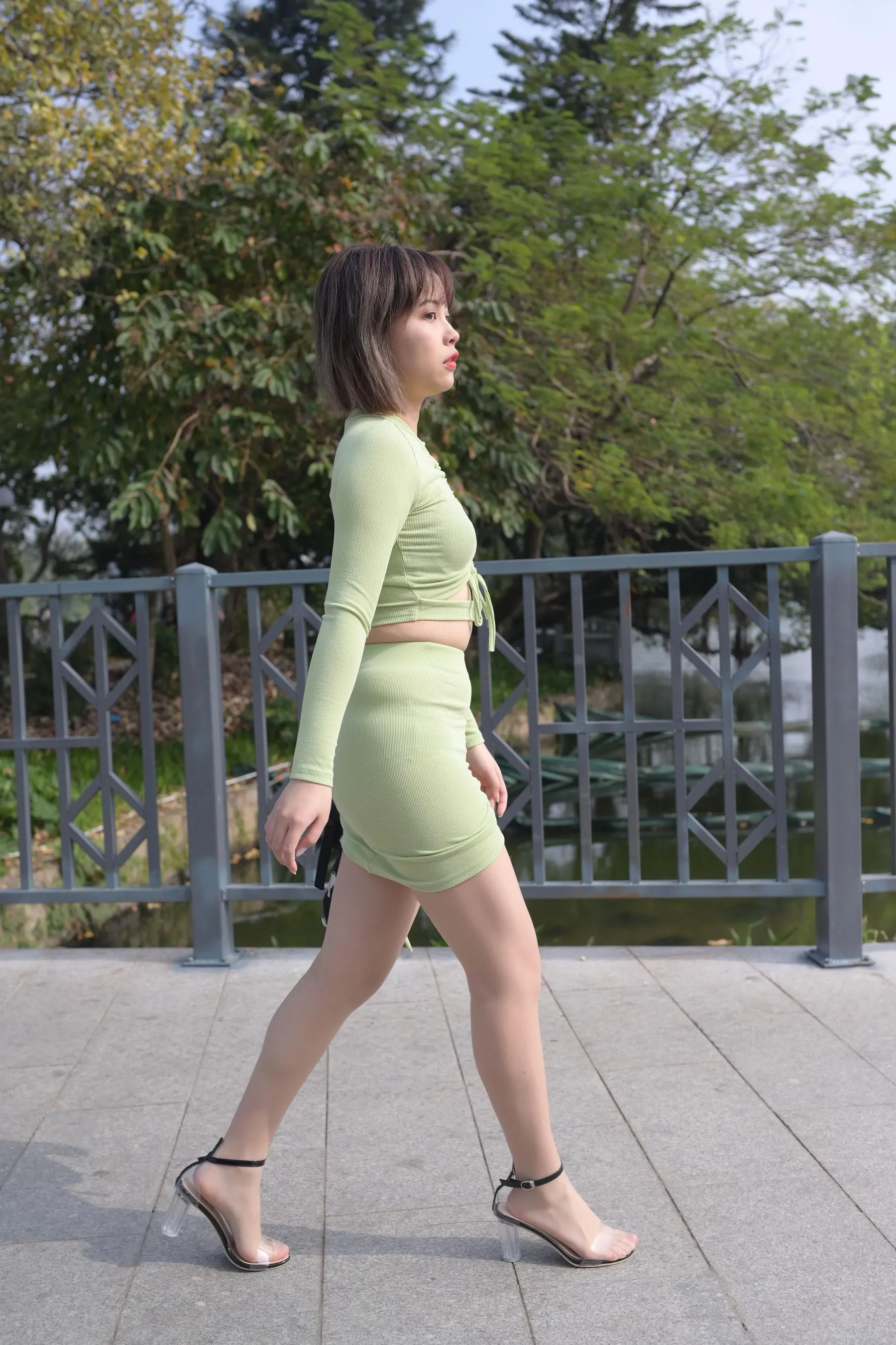 [魔镜街拍] NO.083 SM_0007程生街拍 微胖的美女肉丝袜美脚特写太性感 [413P]插图7